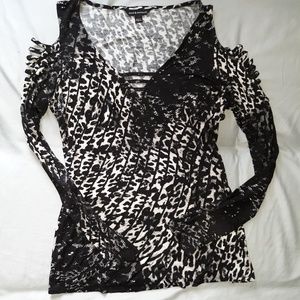 Rock & Republic NWOT Cold Shoulder Top